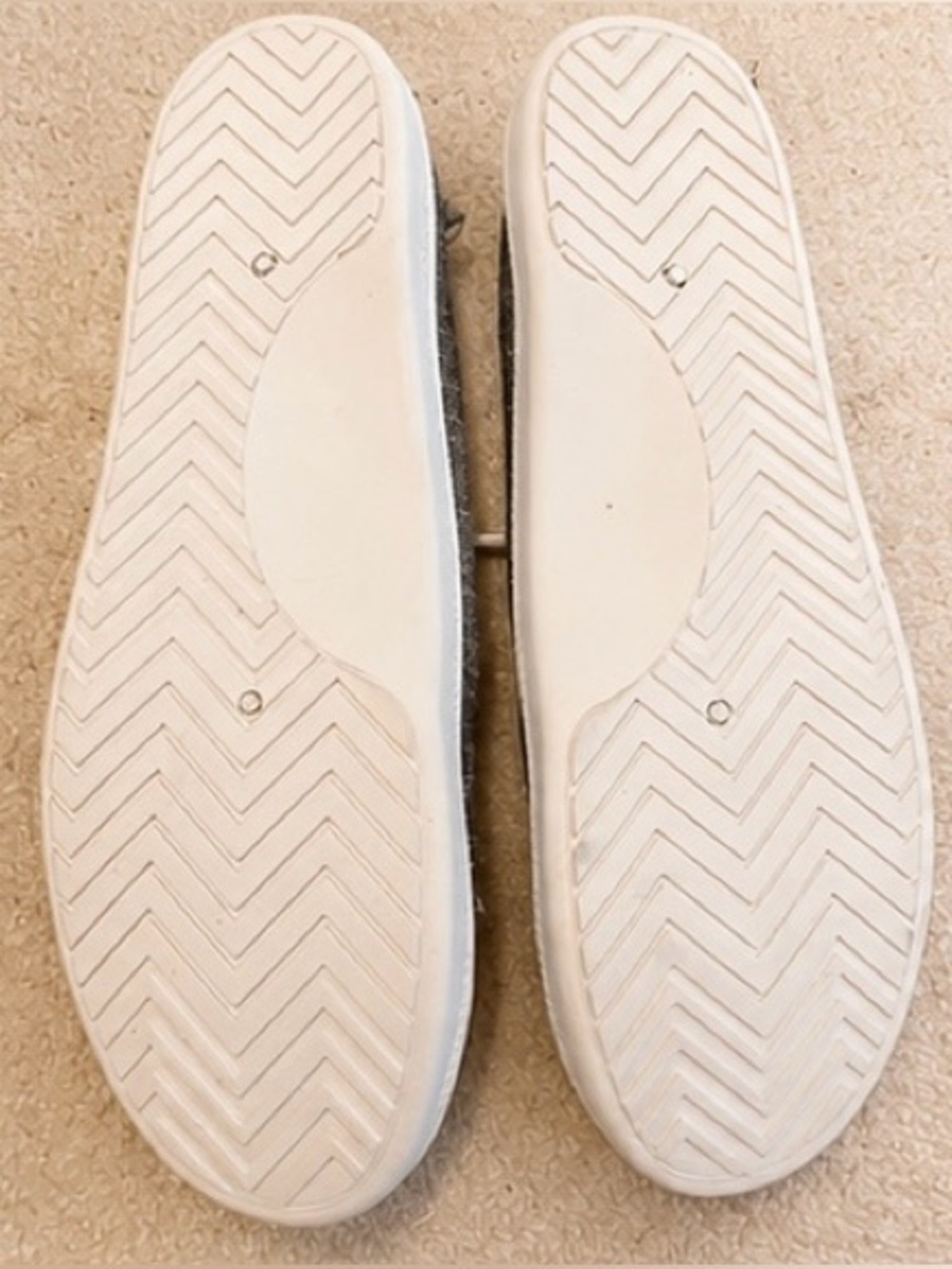 NWOT Boho Gray Fabric Sneakers Tribal Heel Detail Size 10 - Picture 3 of 6
